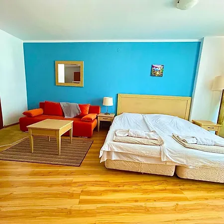 Apartament Near The Sea *