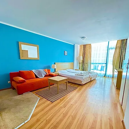 Apartament Near The Sea