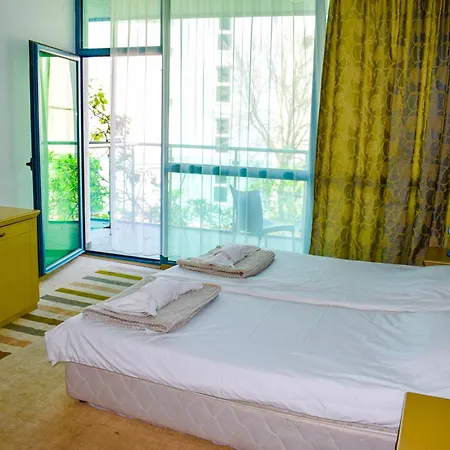 Apartament Near The Sea *